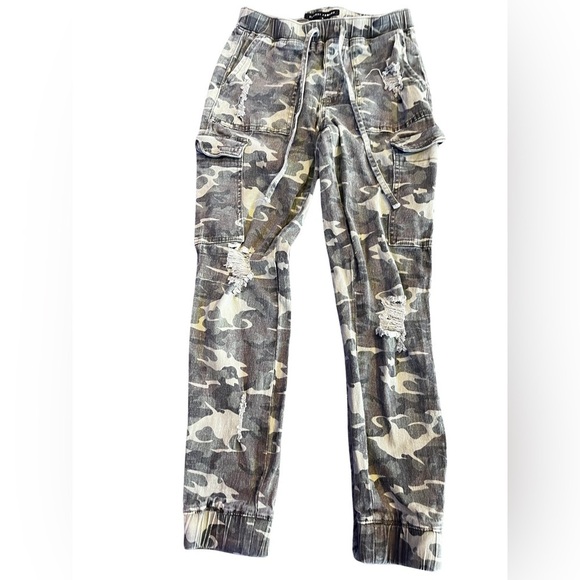 ALMOST FAMOUS
Juniors' Faux Cargo Pocket Joggers Size Small - Picture 2 of 15